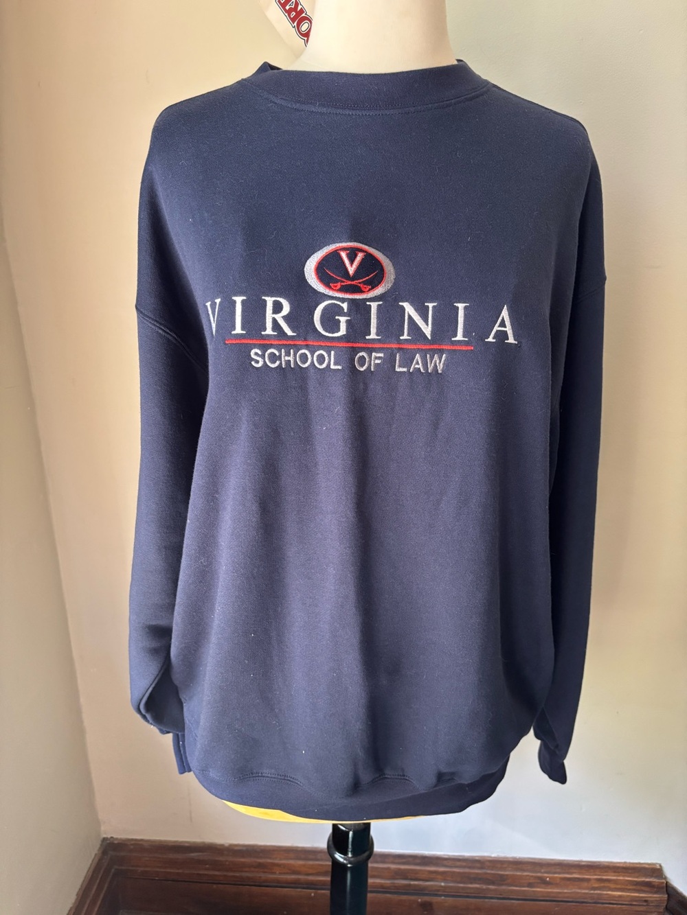 Virginia School of Law Navy Sweatshirt Unisex medium. NWT
